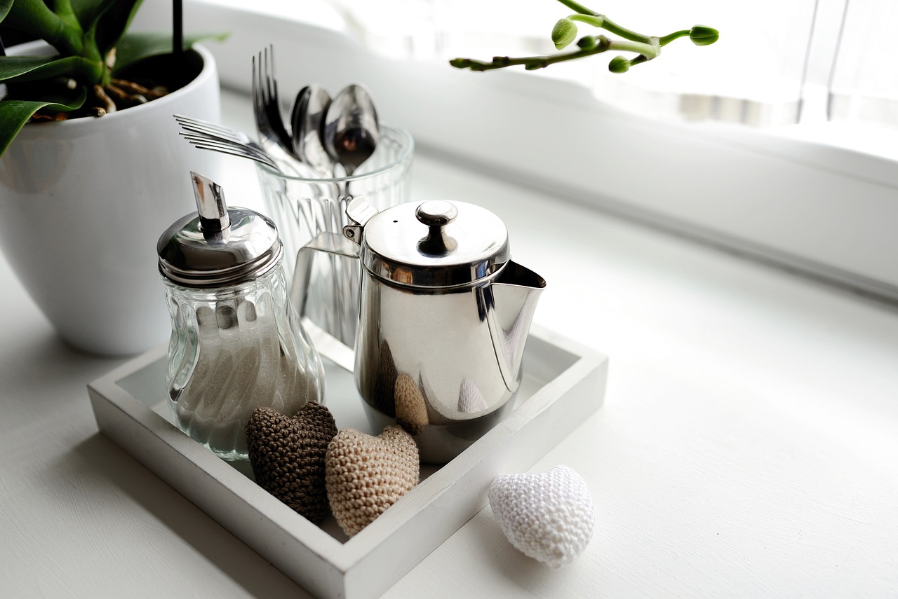 DIY: Repurpose Picture Frames into Chic Serving Trays